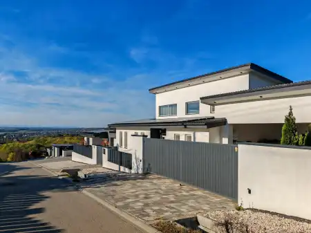 Eladó családi ház, Pécel 5 szoba 195 m² 209.9 M Ft