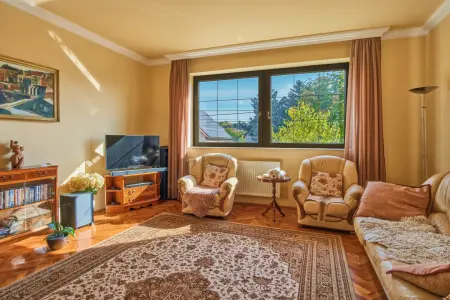 Eladó családi ház, Pécel 5+1 szoba 205 m² 139.9 M Ft
